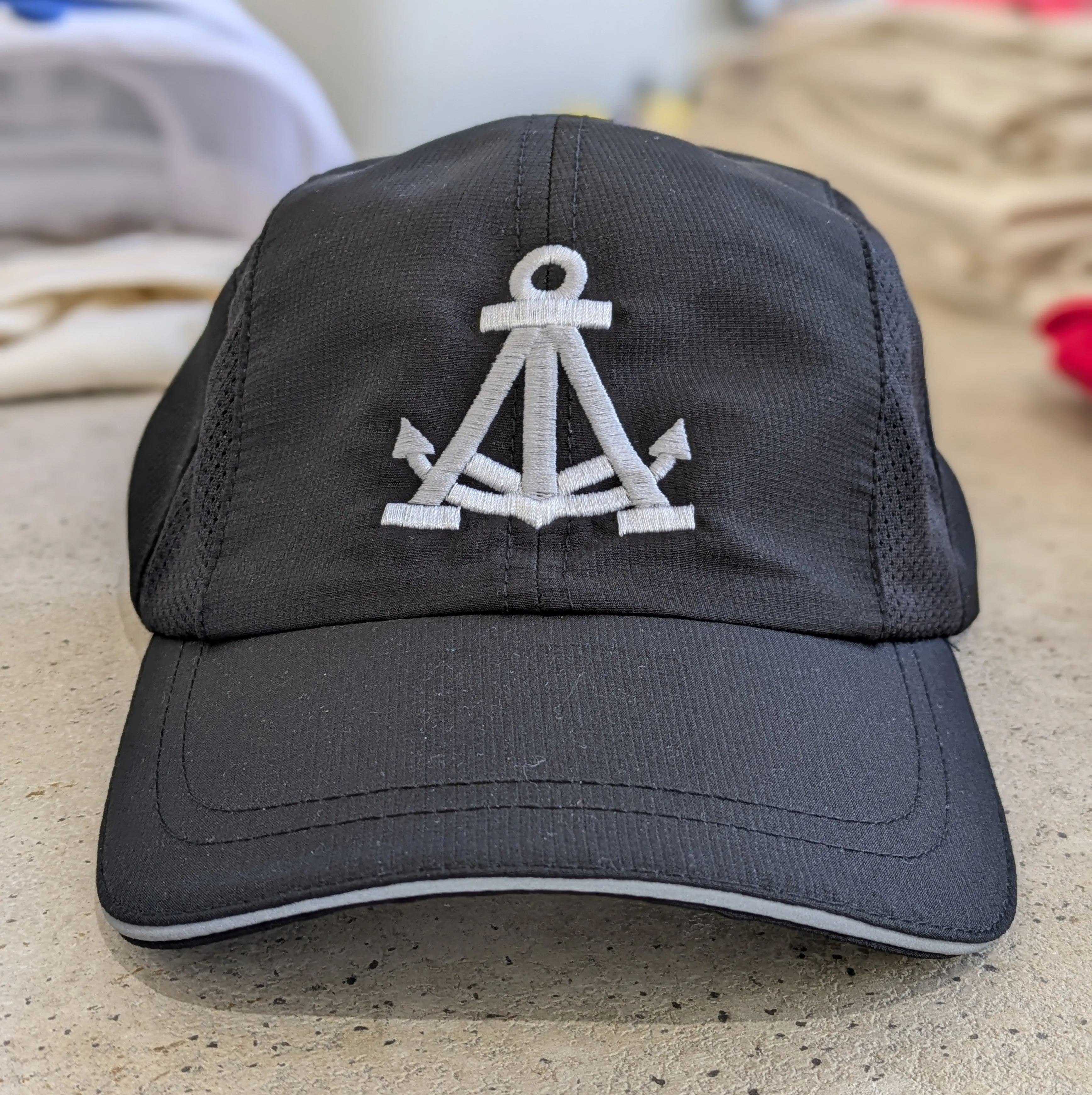 ANCHOR ALAMEDA (CIRCLE) RUNNING HAT