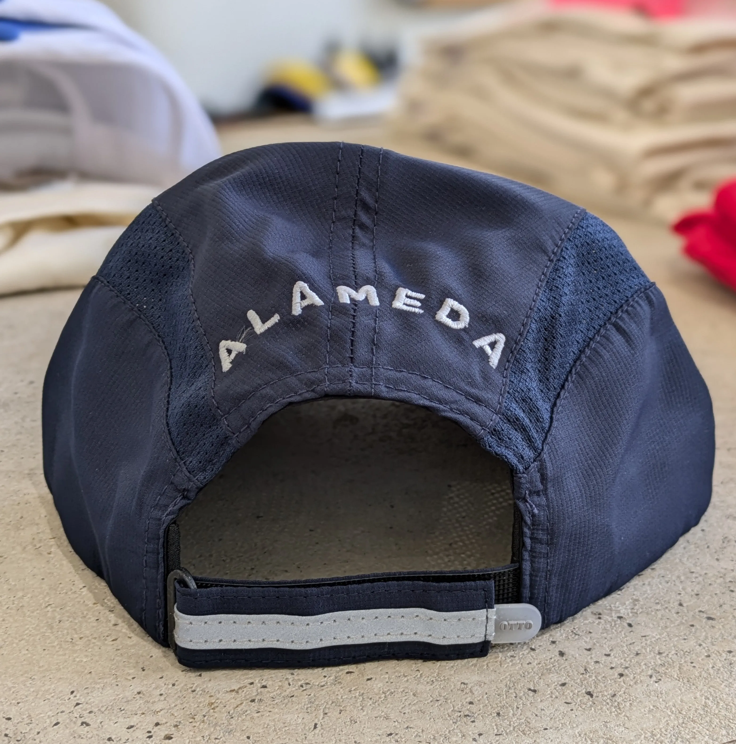 ANCHOR ALAMEDA (CIRCLE) RUNNING HAT