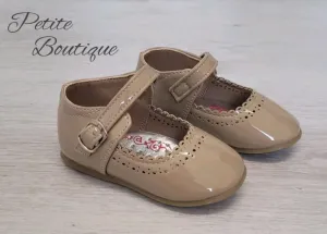 Camel patent shoes