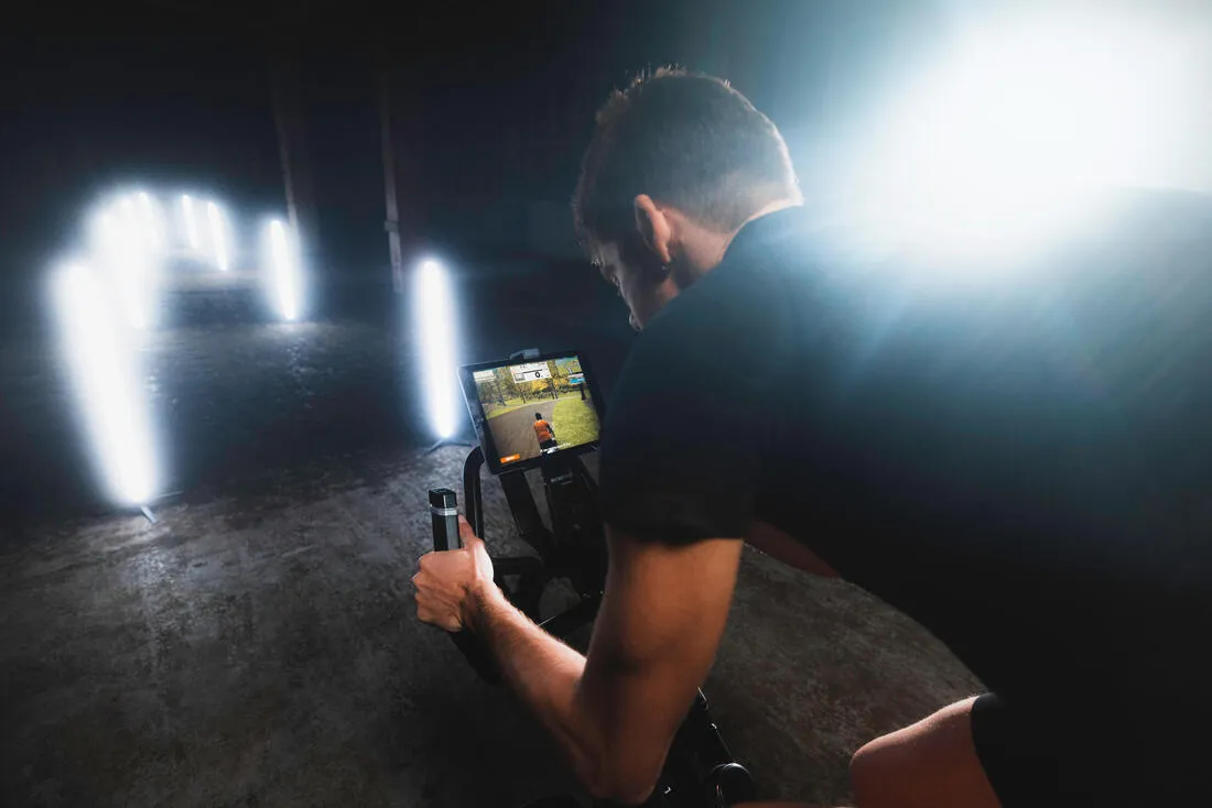 Challenge bike ultra silencieux, fluide, performant, 1500w et connecté à zwift