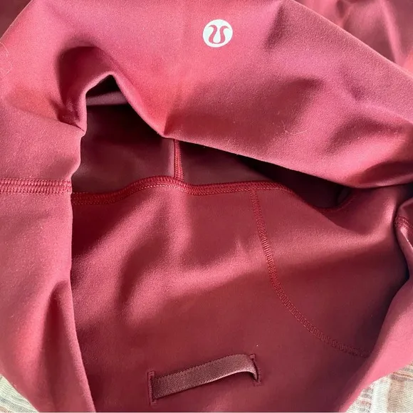 Lululemon Wunder Train High-Rise Short 8&quot; red size 4