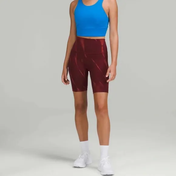 Lululemon Wunder Train High-Rise Short 8&quot; red size 4