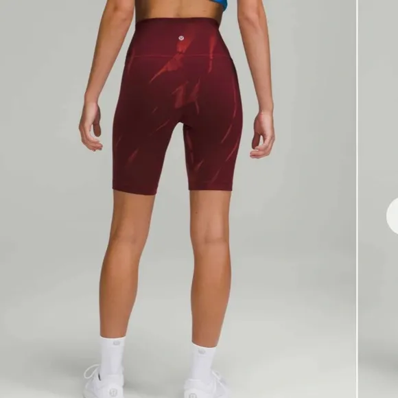Lululemon Wunder Train High-Rise Short 8&quot; red size 4