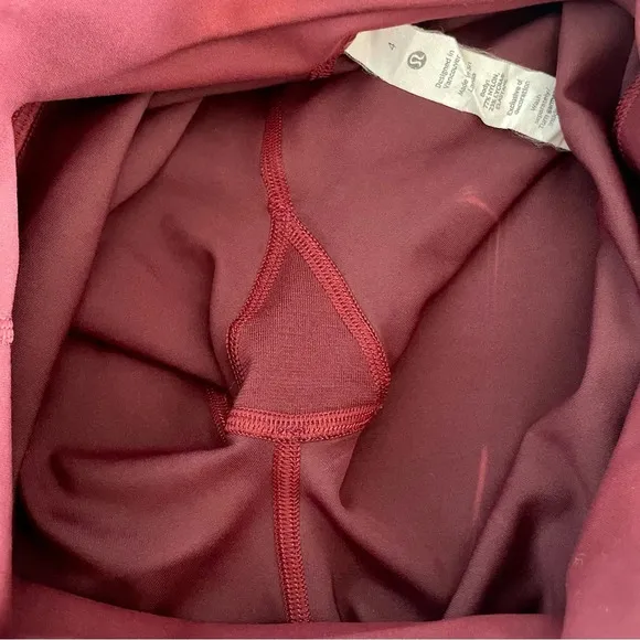 Lululemon Wunder Train High-Rise Short 8&quot; red size 4