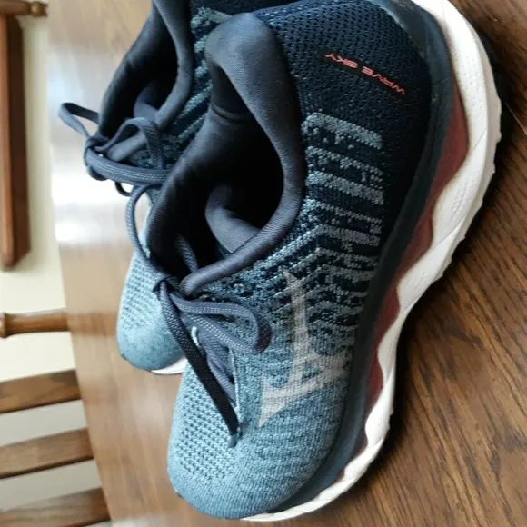 Mizuno Wave Tennis Shoe