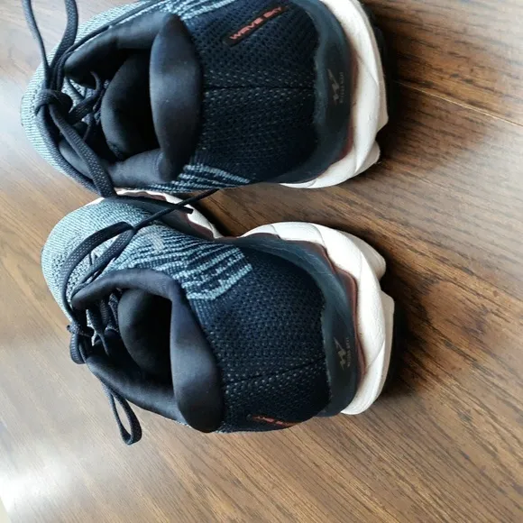 Mizuno Wave Tennis Shoe