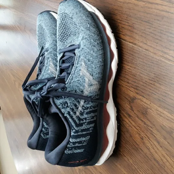 Mizuno Wave Tennis Shoe