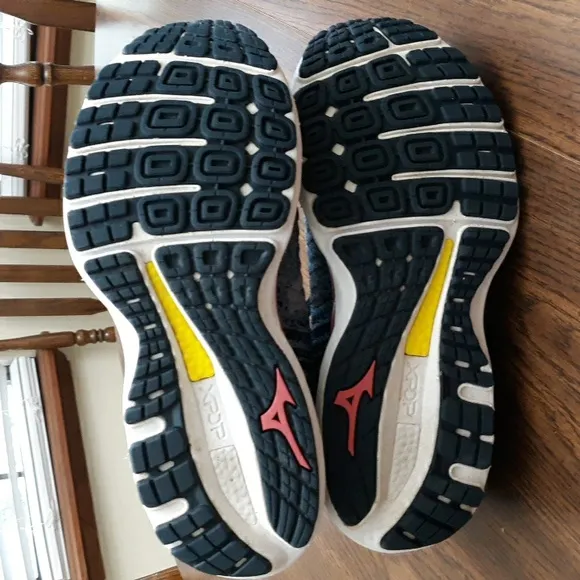 Mizuno Wave Tennis Shoe