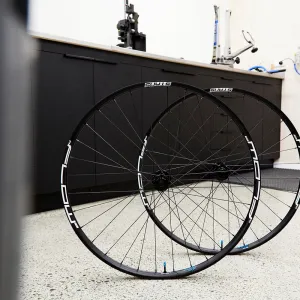 STAN'S NOTUBES - FLOW EX3 ON HOPE PRO 5 - 29"/27.5" MULLET WHEELSET