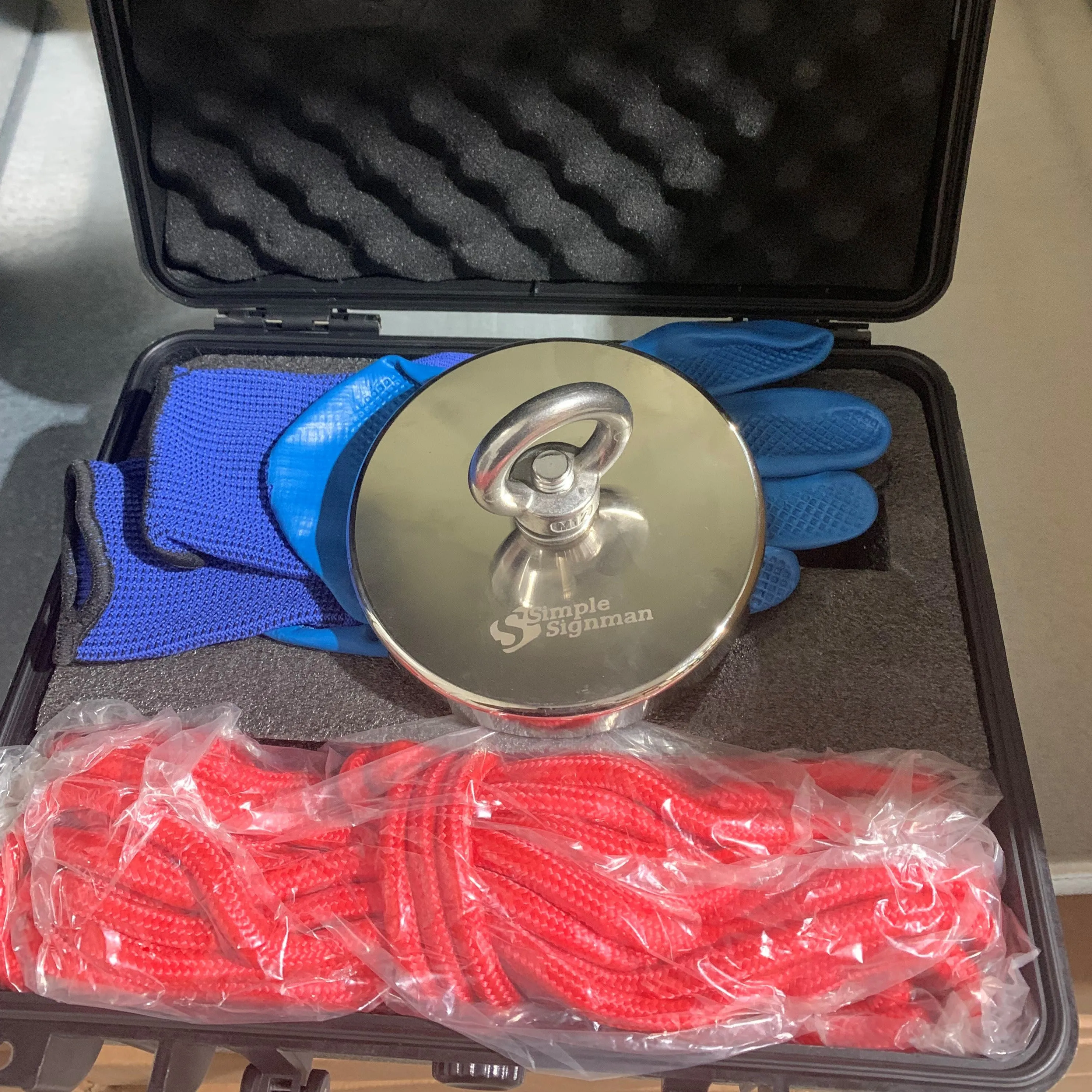 The beluga (575 lb) single thread fishing magnet kit